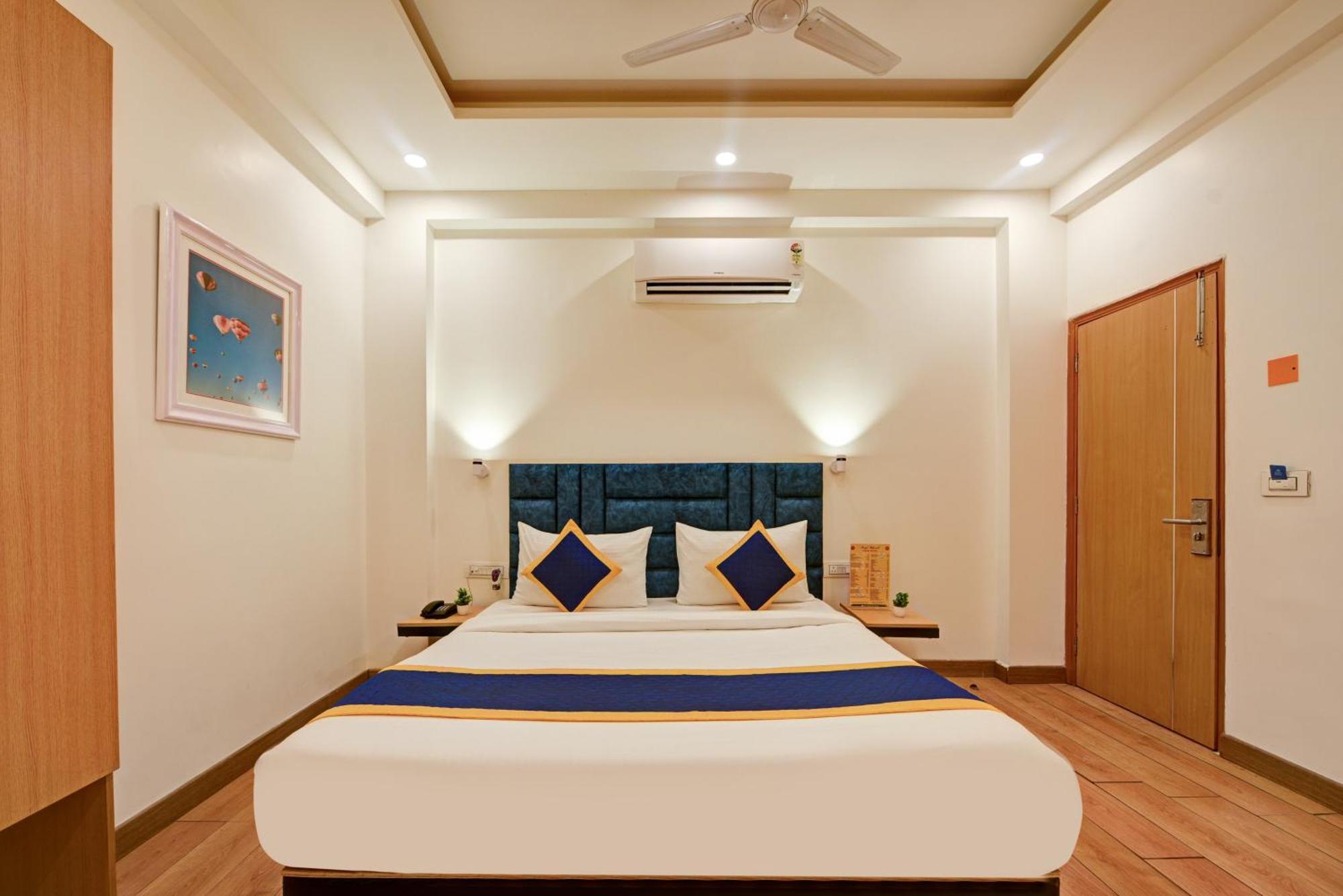 Aamantran Residency Hotel, Sohna Road, Sector 49, Gurugram Gurgaon Extérieur photo
