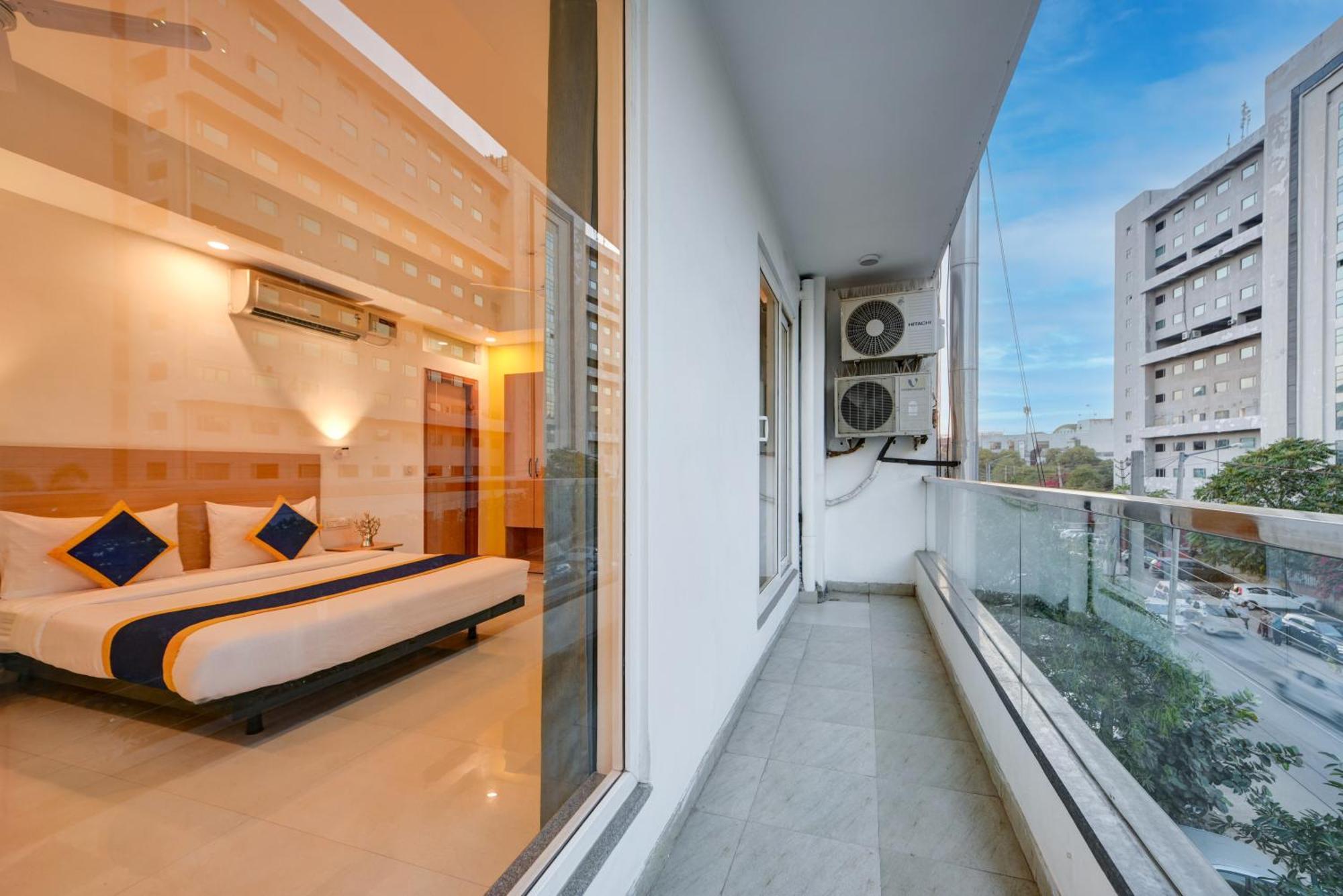 Aamantran Residency Hotel, Sohna Road, Sector 49, Gurugram Gurgaon Extérieur photo